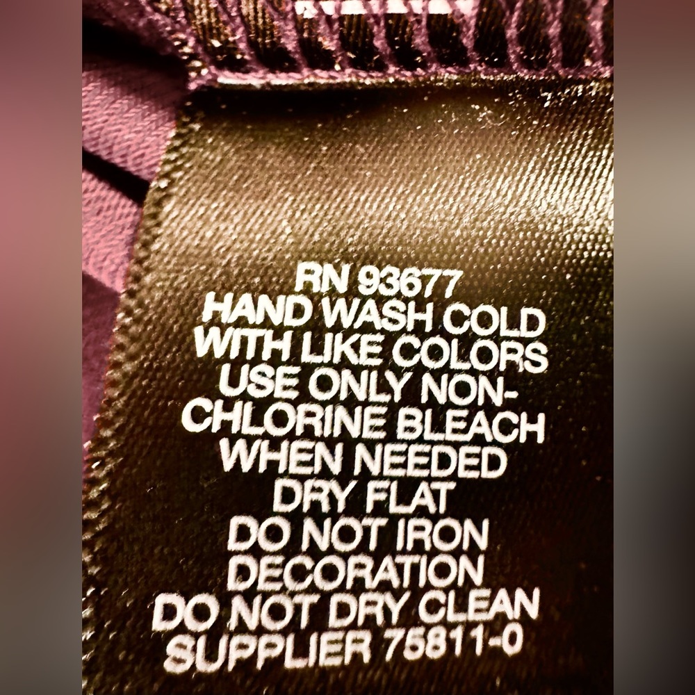 Lis Claiborne decorated neckline burgundy blouse. - Picture 7 of 7